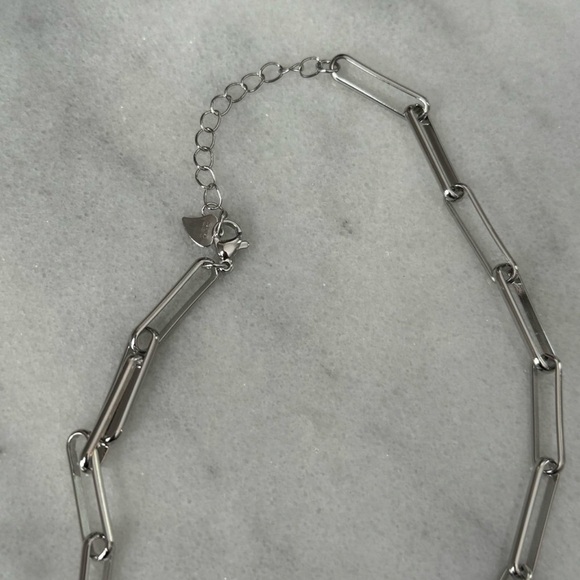 COPY - Silver Chain Link Pearl Choker Necklace
Brand New - Picture 5 of 5